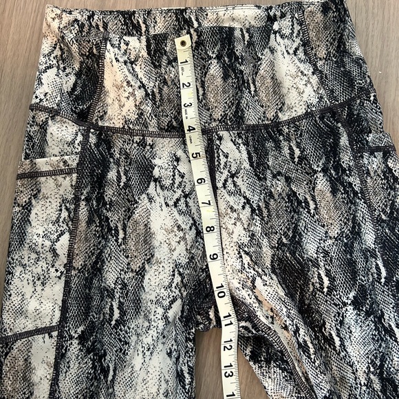 Mondetta Black and White Snake Print Leggings - Picture 8 of 9